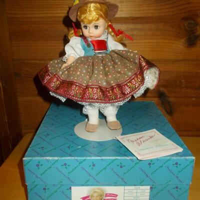 1976 Madame Alexander 8" Austria
