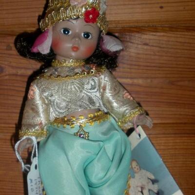 1976 Madame Alexander Thailand #567 in original box