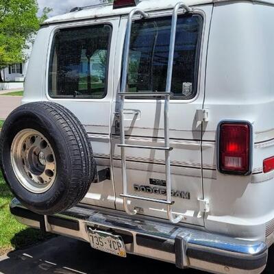 Lot 1: Vintage 1992 DODGE Ram 2500 Passenger Van