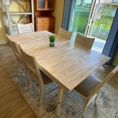 K1- Beautiful Dining Table and 6 Chairs