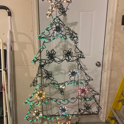 G9 partially lit Christmas tree frame