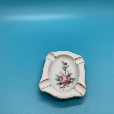 Pink flowers ashtray