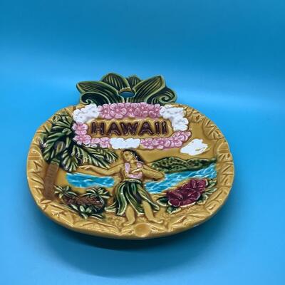 Hawaii with Hula Girl ashtray