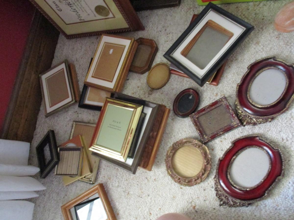Collection Of Various Picture Frames | EstateSales.org