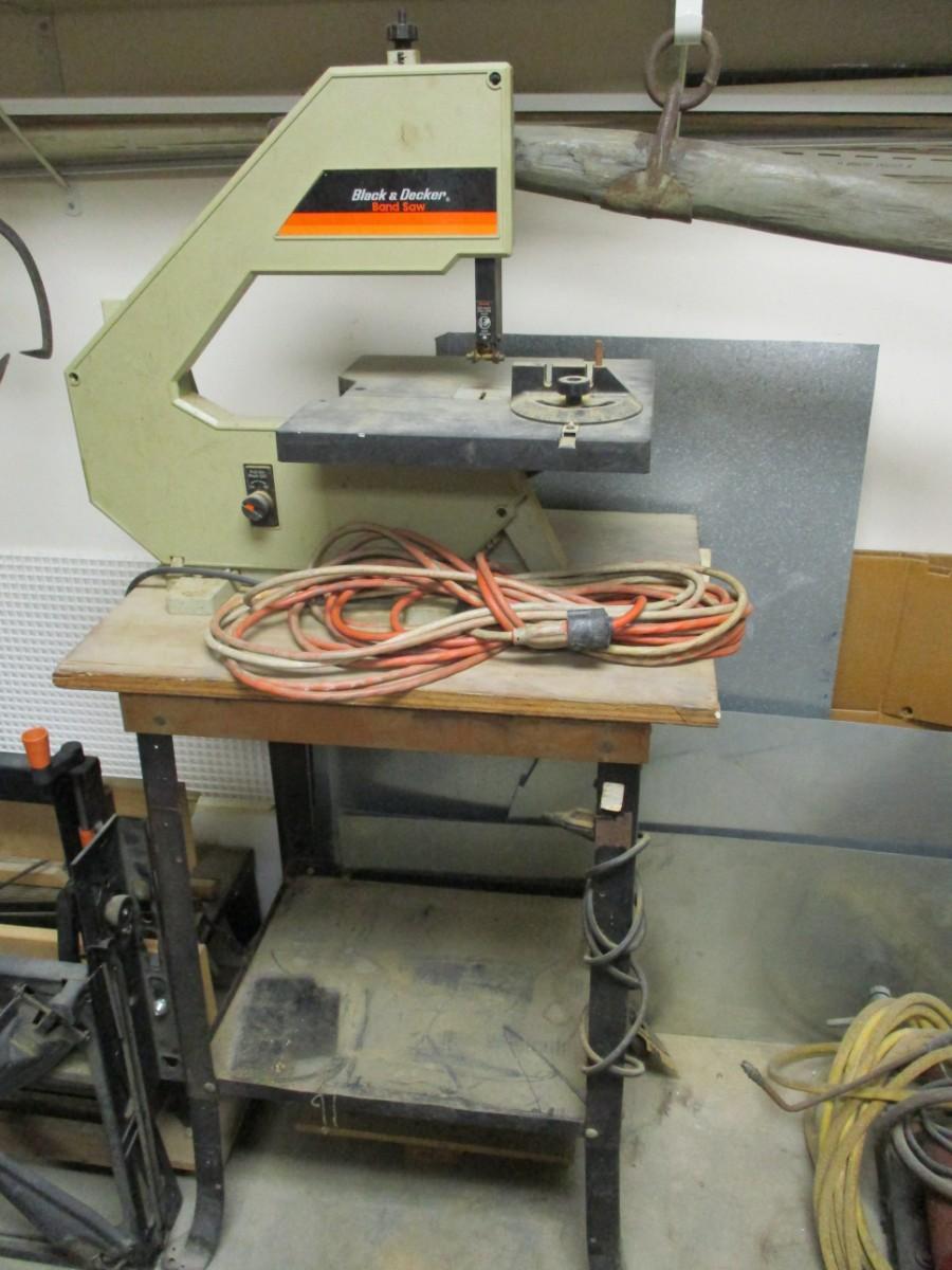 Black & Decker band Saw With Electrical Cord Black & Decker band Saw With Electrical Cord