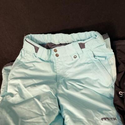 Lot 64  Pair of Kids Ski Pants