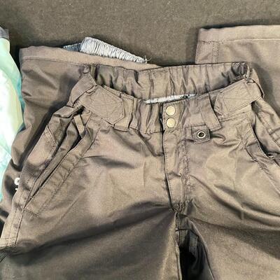 Lot 64  Pair of Kids Ski Pants