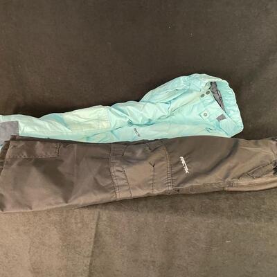 Lot 64  Pair of Kids Ski Pants