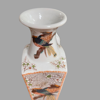 Nice Chinese Vase with Birds on it.