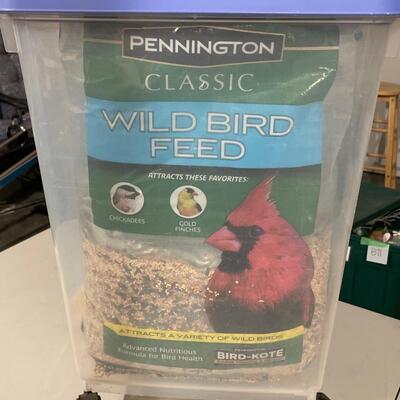 G75-Wild bird feed in airtight/water resistant storage container