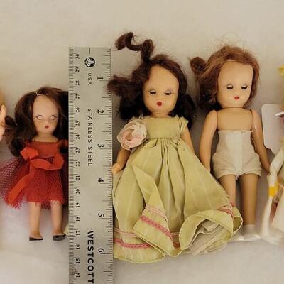 Lot 101: Vintage 1940's Dolls