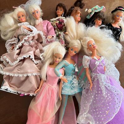Barbie Lot of 9 80s dolls with clothing