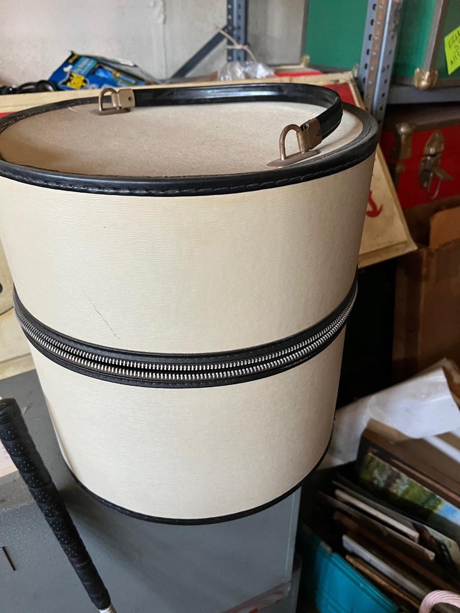 Vintage Zipper closed Hat Travel box