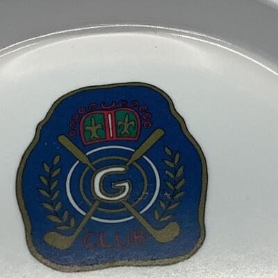 G Club with golf clubs ashtray