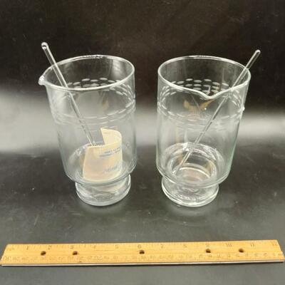 31 - pair MCM mixing beakers