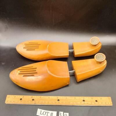 39 - florsheim wood shoe stretchers