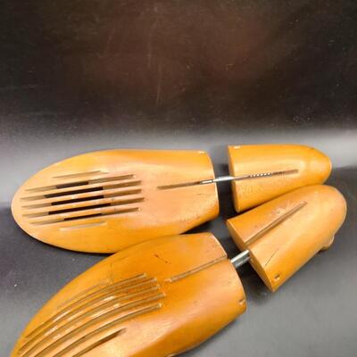 39 - florsheim wood shoe stretchers