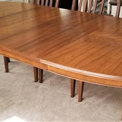 Lot #50  Great Mid-Century Modern Dining Room Table and 8 Chairs - Thomasville