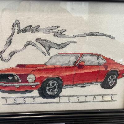 M48-Mustang Lot (needlework, Metal license plates, magnets, cars in display boxes
