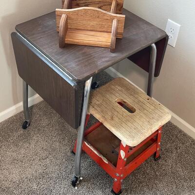 M58-Drop leaf small table, stool, shelves