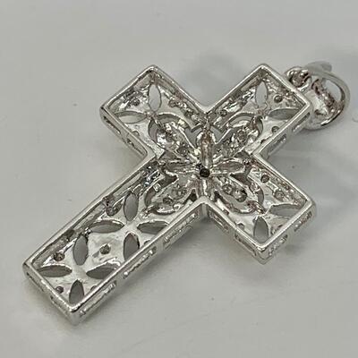 LOTJ28: 4.5g 18K White Gold Diamond Cross Pendant