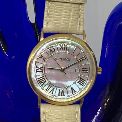 LOTJ143: Vicence Italy, 14kt Yellow Gold (Case Only) & Mother of Pearl Face Watch w/ Leather Strap