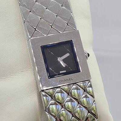 LOTJ154: Chanel Vintage 1993 Silver Matelesse, Quilt Acier Ladies Watch