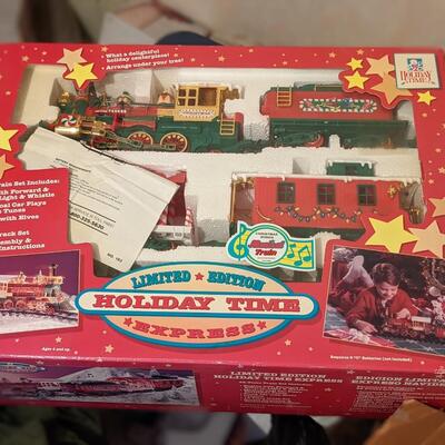 1986 Vintage Holiday Time Limited Edition Express 22 Piece Musical Train Set