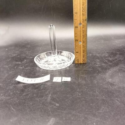 78 - crystal ring holder
