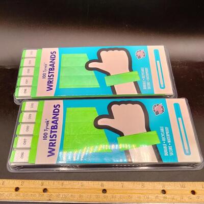 97 - 200 tyvek wristbands