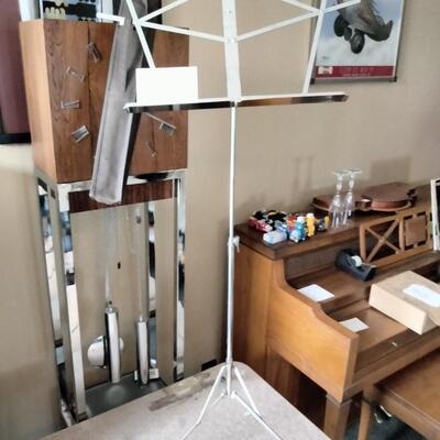 122 - vintage metal folding music stand