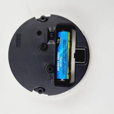 SMALL BEDSIDE BATTERY OPERATED CLOCK
