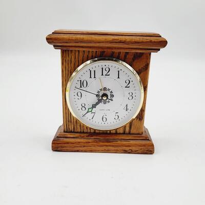 SMALL BEDSIDE BATTERY OPERATED CLOCK