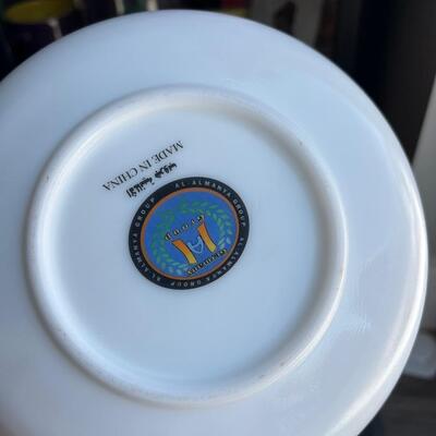 Milk glass nesting bowls