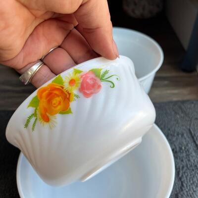 Milk glass nesting bowls