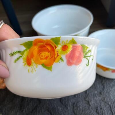 Milk glass nesting bowls