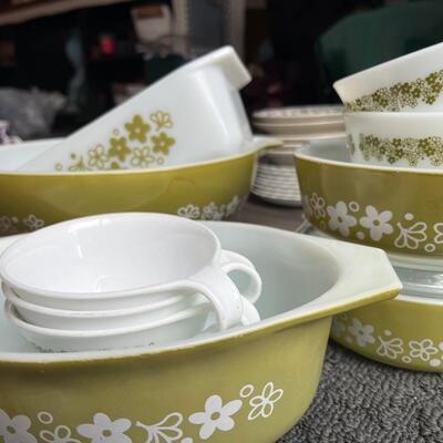 Crazy Daisy Pyrex lot