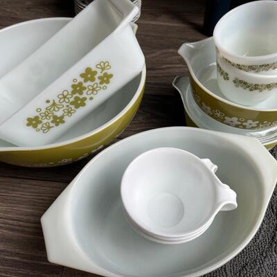 Crazy Daisy Pyrex lot