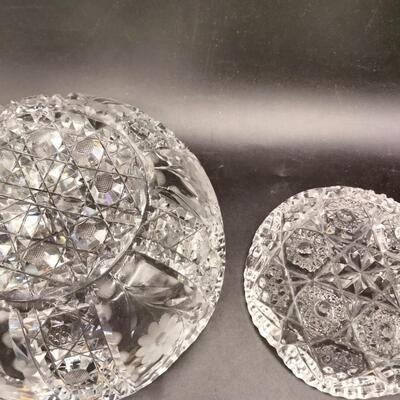 160 - 2 glass bowls lot