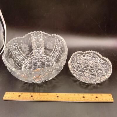 160 - 2 glass bowls lot