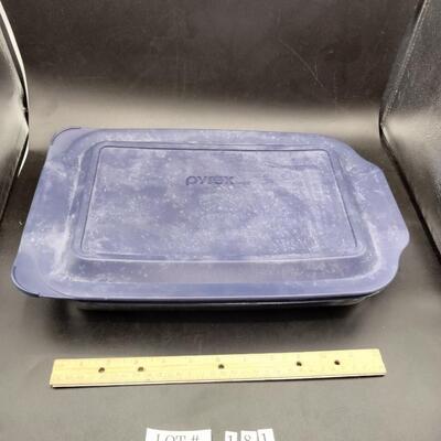 181 - pyrex glass pan