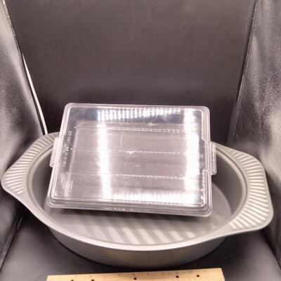 183 - Turkey Roaster Pan and cake pan with lid