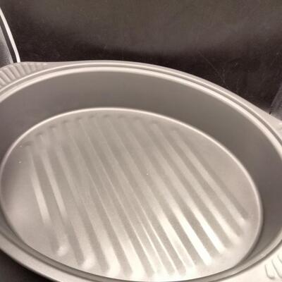 183 - Turkey Roaster Pan and cake pan with lid