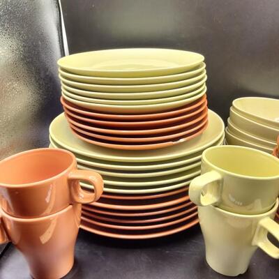 186 - Ceramic Dish Set