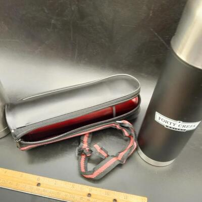 195 - thermos lot