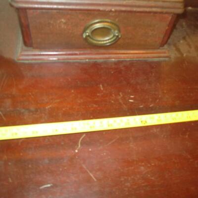 Dixie Mahogany Dresser & Mirror