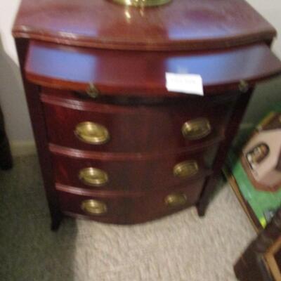 Mahogany Dixie Nightstand & Lamp