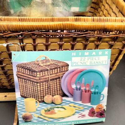 201 - Vintage Picnic Basket with Accesories