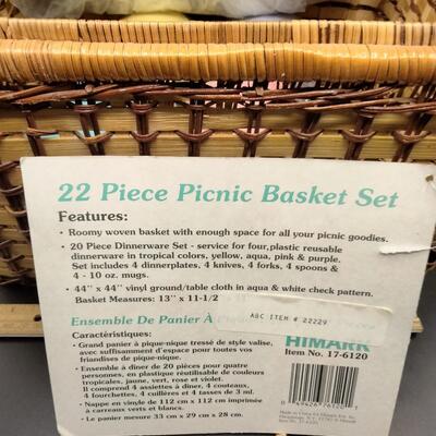 201 - Vintage Picnic Basket with Accesories
