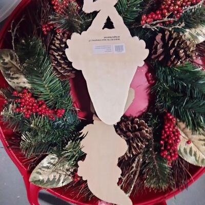 229 - Christmas Wreath, Grinch & Storage Container